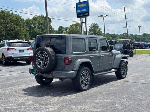 Used 2023 Jeep Wrangler Unlimited Sahara AWD/4WD image 5