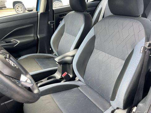 Used 2024 Nissan Versa SV FWD image 11