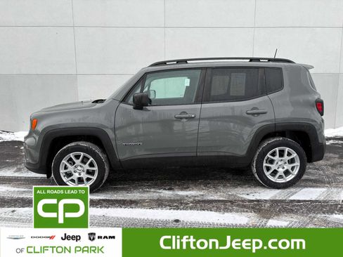 Used 2022 Jeep Renegade Latitude image 4
