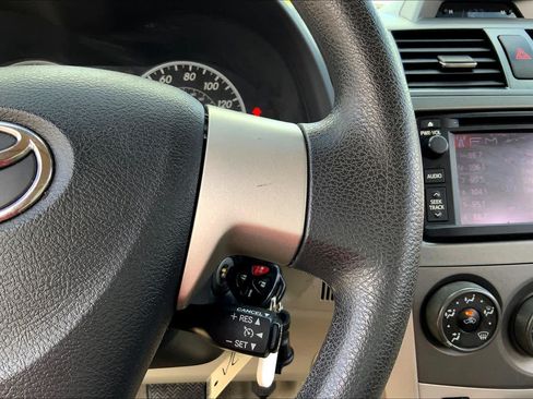 Used 2013 Toyota Corolla LE FWD image 24