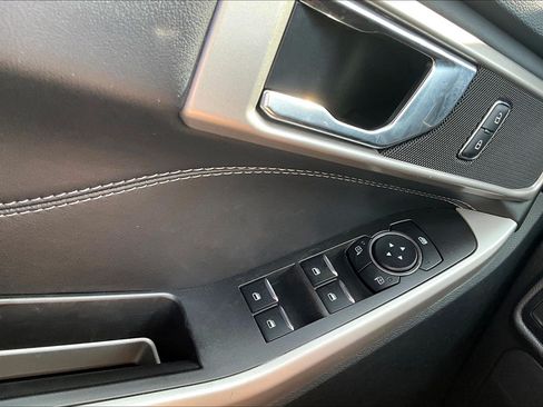 Used 2024 Ford Explorer XLT w/ Equipment Group 202A AWD/4WD image 34