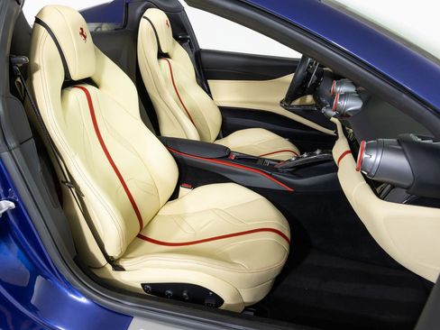 Used 2021 Ferrari 812 GTS image 43