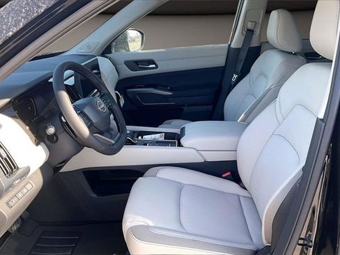 New 2026 Nissan Pathfinder SL image 7