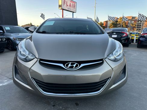 Used 2014 Hyundai Elantra SE image 2