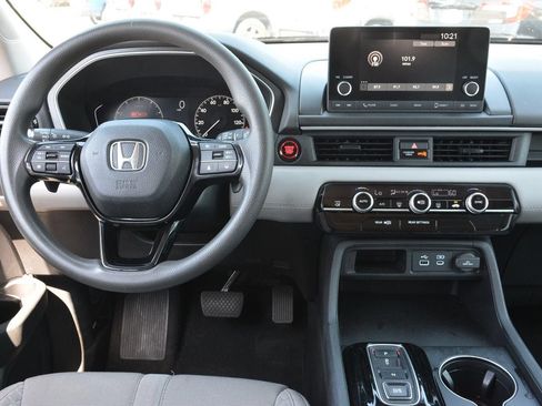 Used 2023 Honda Pilot LX image 11