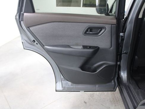 Used 2023 Nissan Rogue S image 24