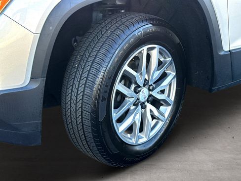 Used 2018 GMC Acadia SLE AWD/4WD image 25