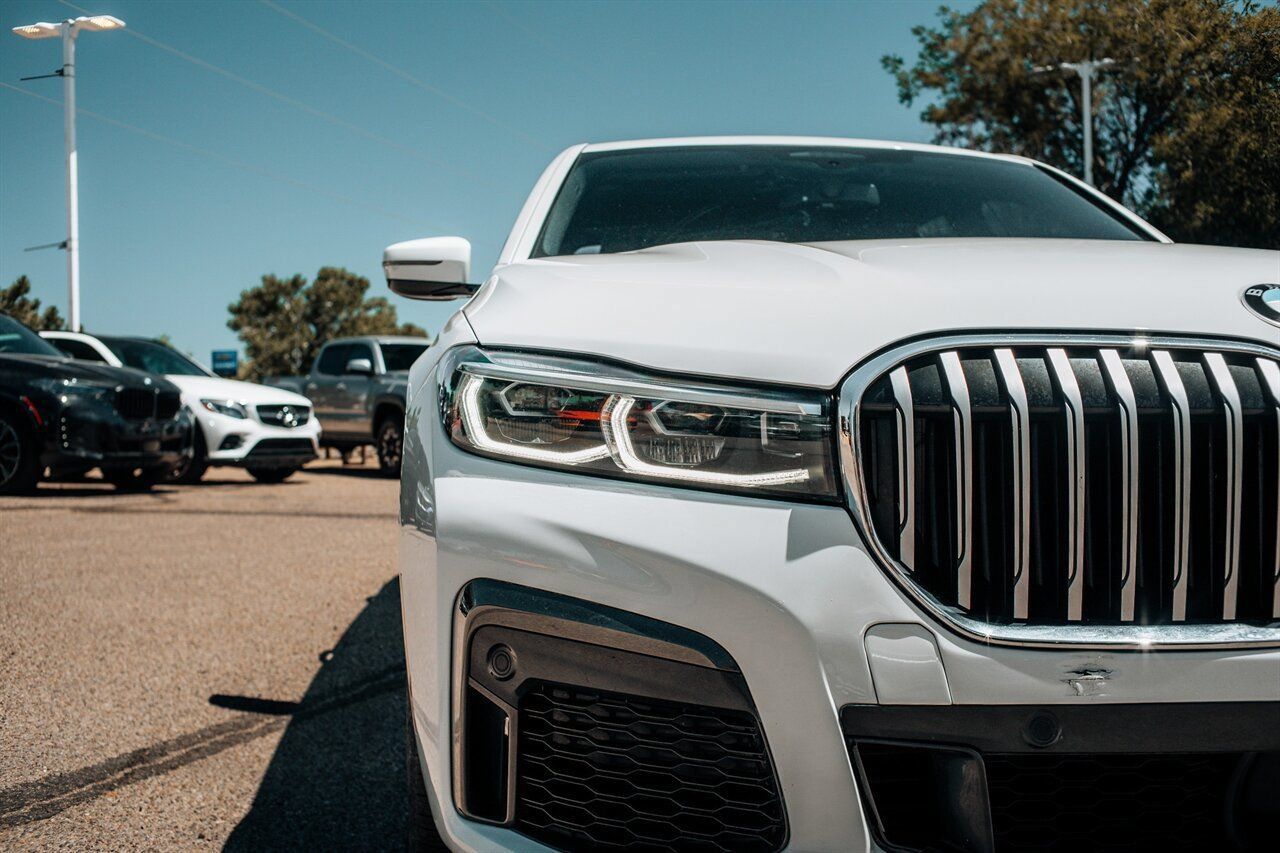 Used 2022 BMW 750i xDrive w/ M Sport Package AWD/4WD image 9