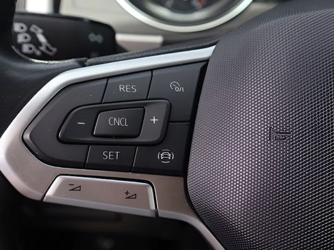 Used 2020 Volkswagen Atlas Cross Sport SE FWD image 20
