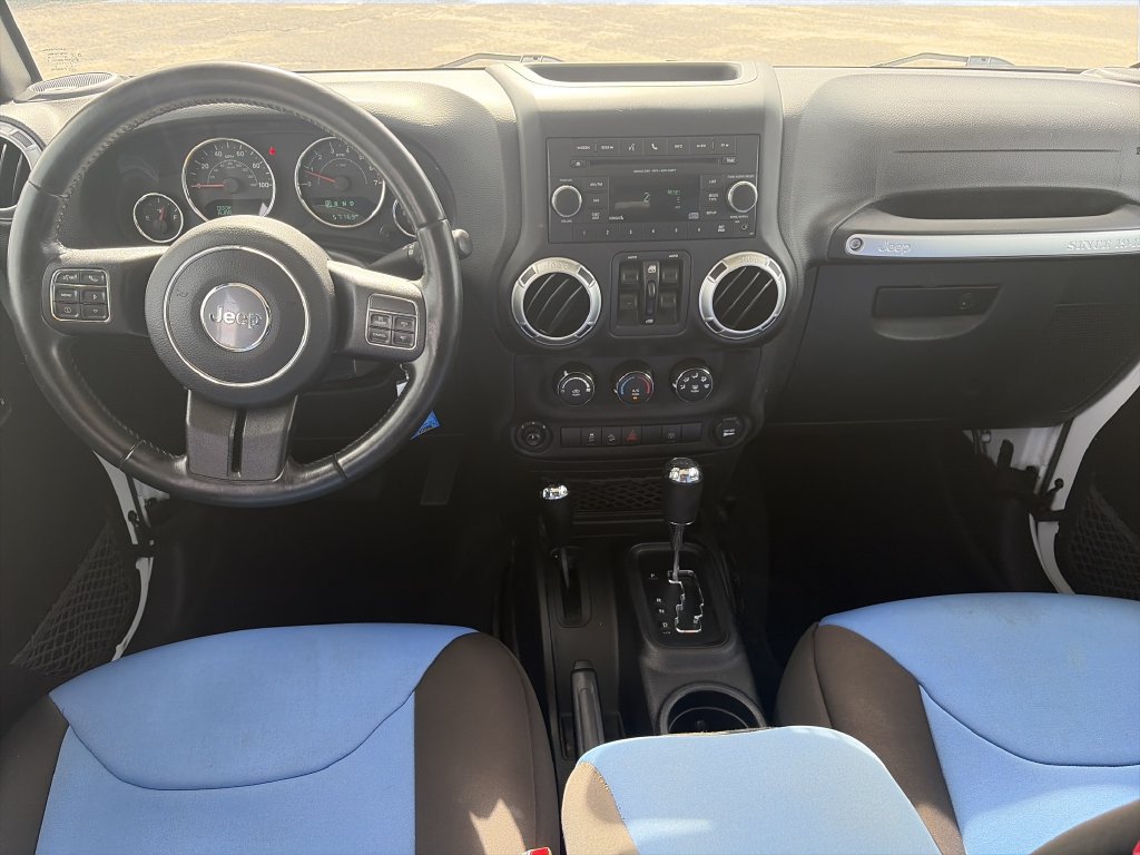 Used 2017 Jeep Wrangler Unlimited Sahara w/ Connectivity Group AWD/4WD image 13