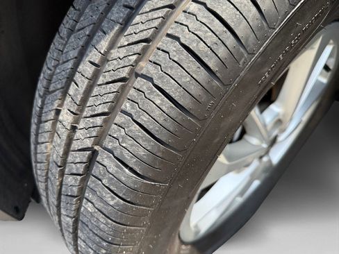 Used 2024 Kia Carnival LX image 19