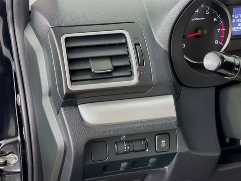 Used 2016 Subaru Crosstrek 2.0i Premium image 13