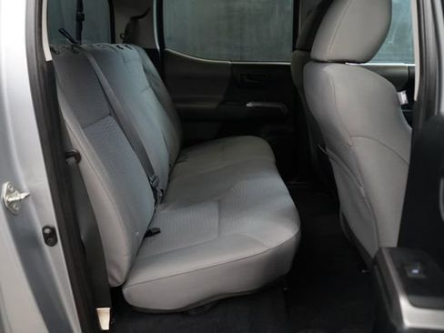 Used 2017 Toyota Tacoma SR5 AWD/4WD image 43