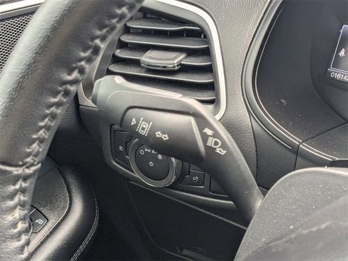 Used 2024 Ford Edge SEL w/ Sport Appearance Package image 28