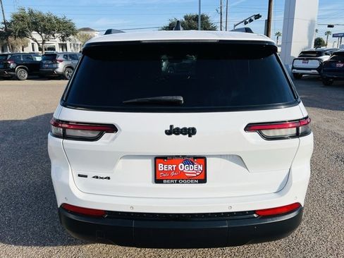 Used 2021 Jeep Grand Cherokee L Laredo image 5