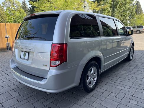 Used 2012 Dodge Grand Caravan SXT image 5