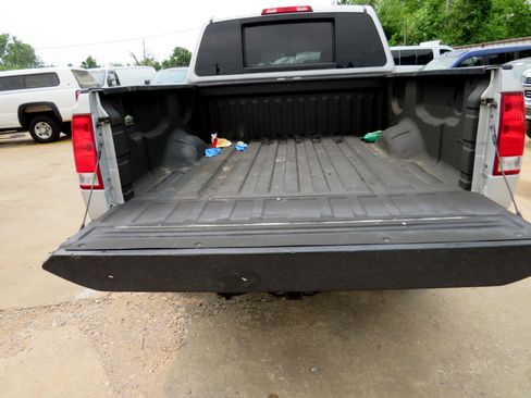 Used 2015 Nissan Titan SV w/ Tow Package image 23