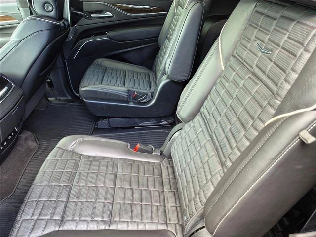 Used 2024 Cadillac Escalade ESV Premium Luxury Platinum w/ Heavy-Duty Trailer Package AWD/4WD image 18