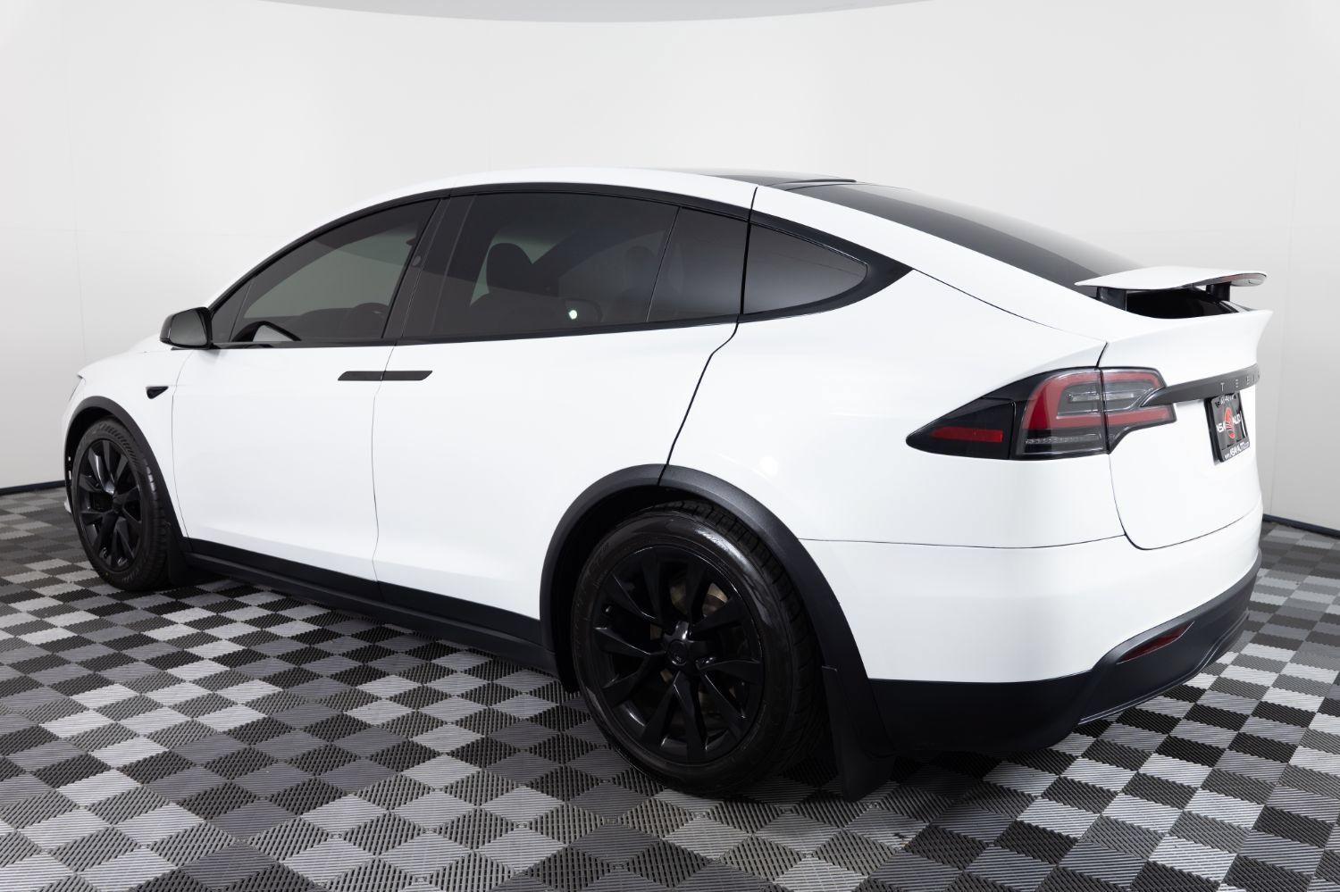 Used 2023 Tesla Model X AWD/4WD image 4