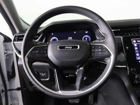 Used 2023 Jeep Grand Cherokee Laredo AWD/4WD image 36