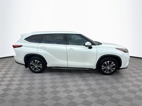 Used 2021 Toyota Highlander XLE image 5