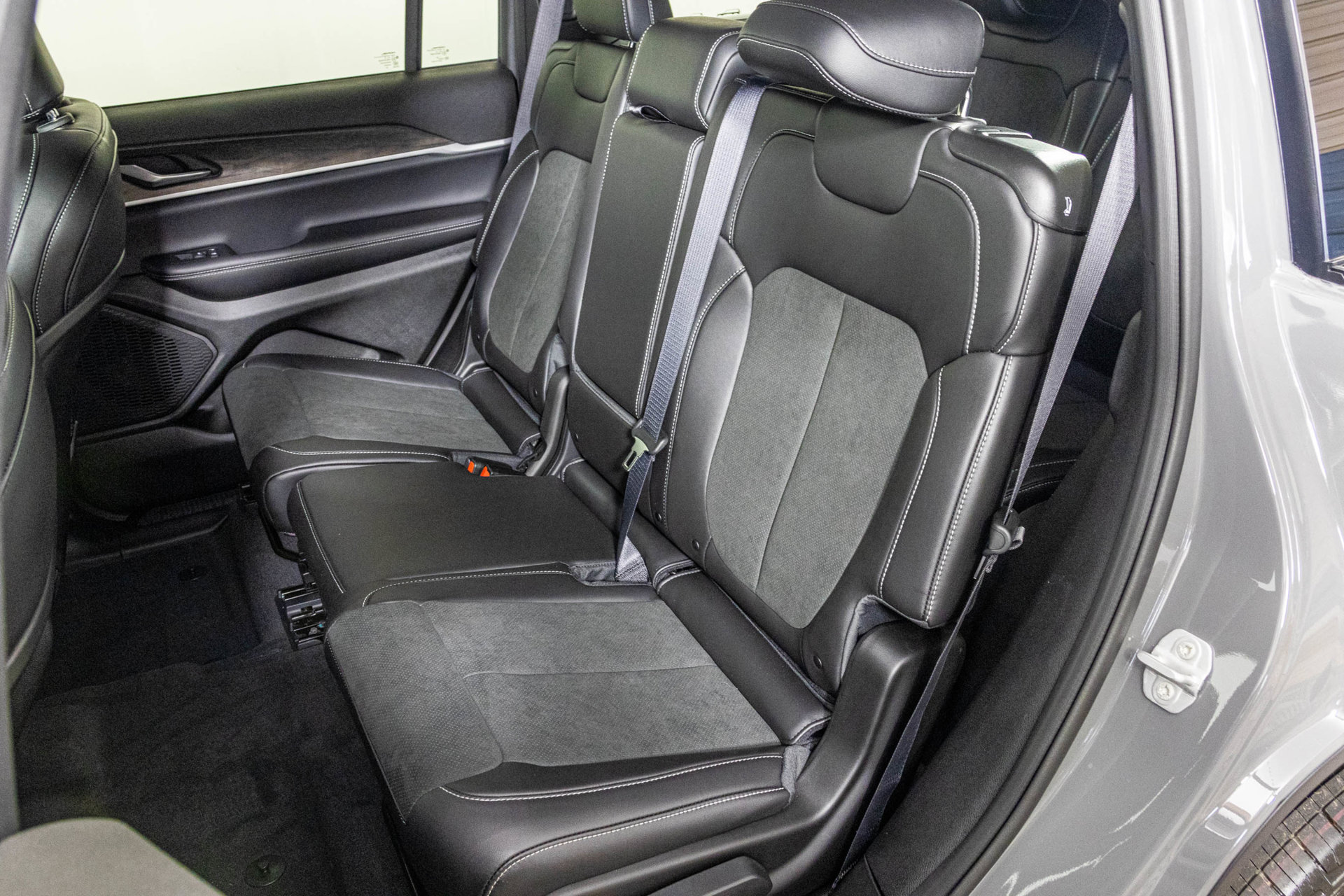 New 2027 Jeep Grand Cherokee L 4WD image 37