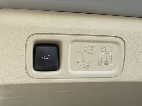 Used 2019 Lincoln Navigator Select w/ Technology Package RWD image 10