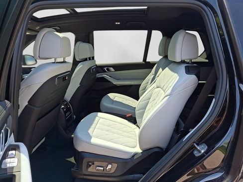 Used 2024 BMW X7 xDrive40i w/ M Sport Package AWD/4WD image 12