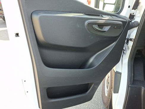 Used 2025 Mercedes-Benz Sprinter 2500 image 13