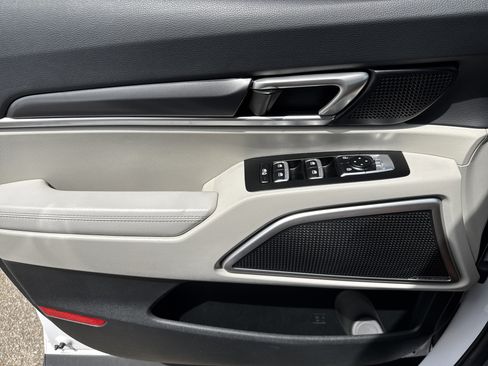 Used 2024 Kia Telluride S w/ S Sunroof Package image 9