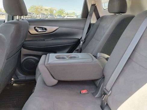 Used 2016 Nissan Rogue S w/ Appearance Package image 11