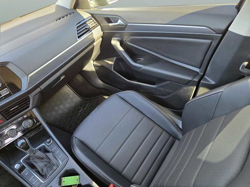 Used 2022 Volkswagen Jetta SE image 13