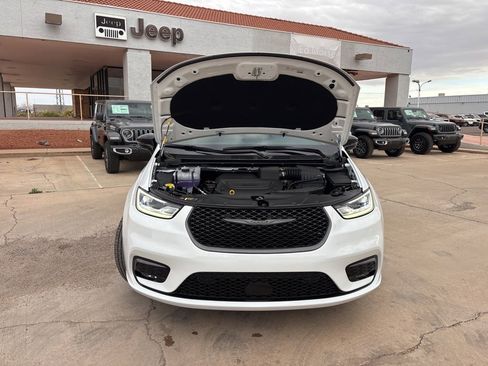 New 2026 Chrysler Pacifica Select image 50