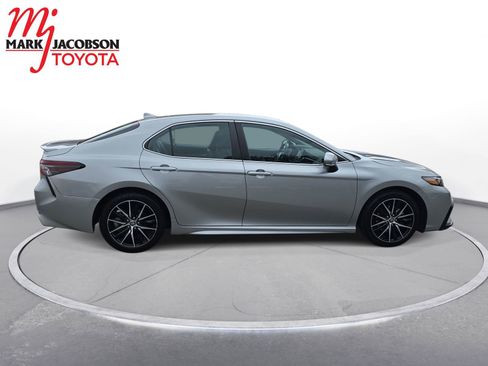 Used 2023 Toyota Camry SE image 7