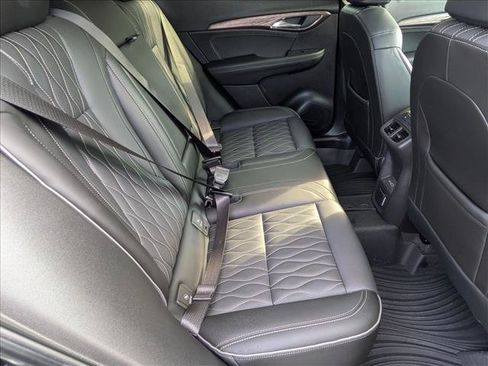 Used 2022 Buick Envision Avenir w/ Technology Package II FWD image 19