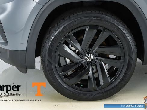 Used 2023 Volkswagen Atlas Cross Sport SE w/ Black Wheel Package image 5