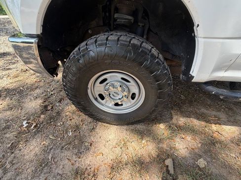 Used 2017 Ford F250 XL w/ Power Equipment Group AWD/4WD image 13