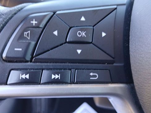 Used 2024 Nissan Altima 2.5 SV image 19