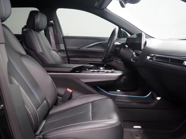 Used 2024 Cadillac Lyriq Sport RWD image 15
