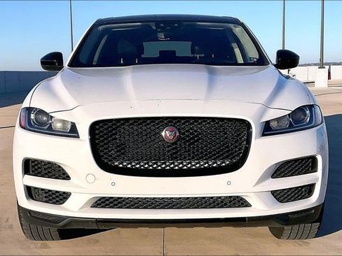 Used 2020 Jaguar F-PACE Premium image 2