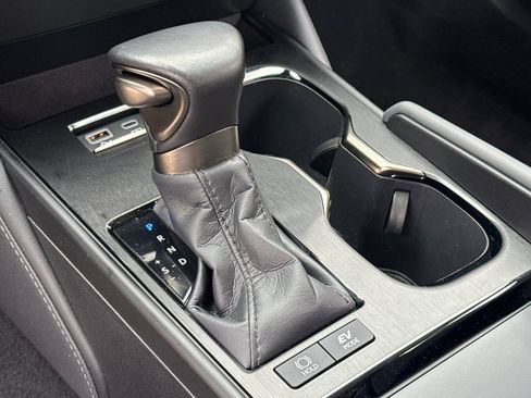 Used 2025 Lexus ES 300h w/ Accessory Package (Z2) FWD image 17