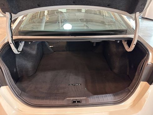 Used 2025 Nissan Altima 2.5 SV FWD image 25