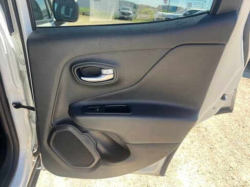 Used 2023 Jeep Renegade Latitude AWD/4WD image 35