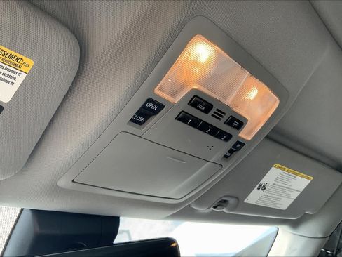 Used 2017 Toyota Highlander Limited FWD image 36