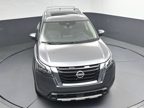 Certified 2025 Nissan Pathfinder Platinum FWD image 34
