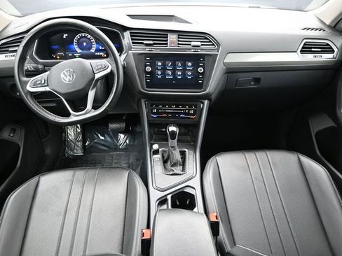 Used 2024 Volkswagen Tiguan SE FWD image 18