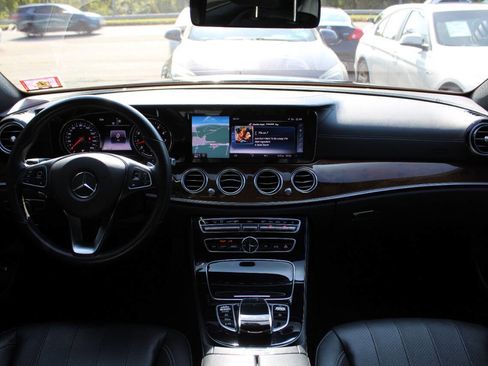Used 2017 Mercedes-Benz E 300 4MATIC image 31