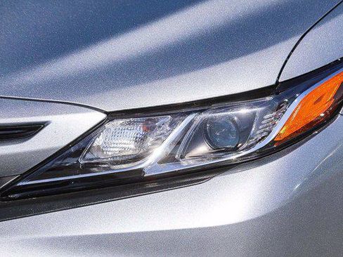 Certified 2019 Toyota Camry SE image 7