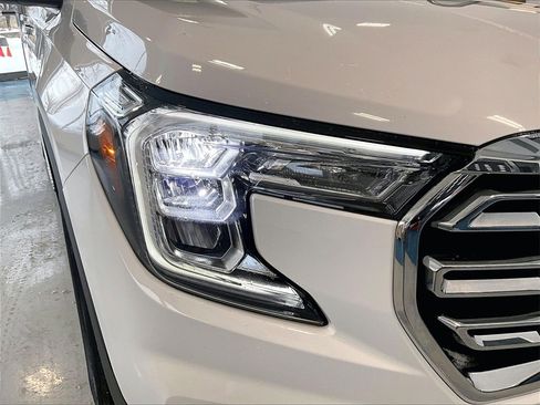 Used 2023 GMC Terrain SLT image 31