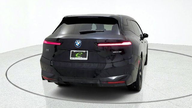 Used 2024 BMW iX xDrive50 w/ Premium Package AWD/4WD image 7